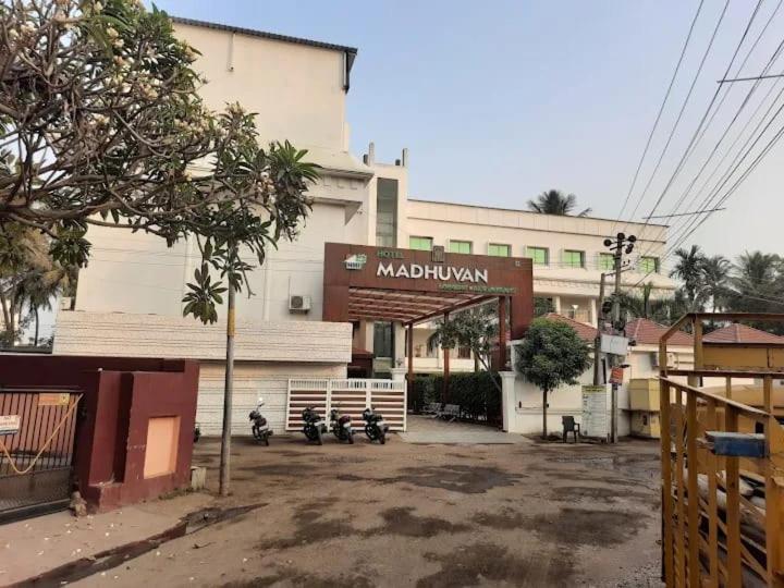 Hotel Madhuvan International Bijāpur 외부 사진